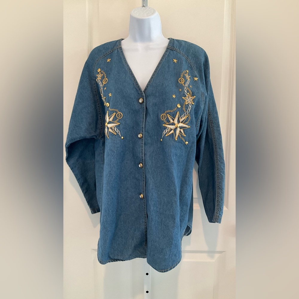Bingo Bingo Vintage Embroidered 100% Cotton Light Denim Top.
Size Medium.